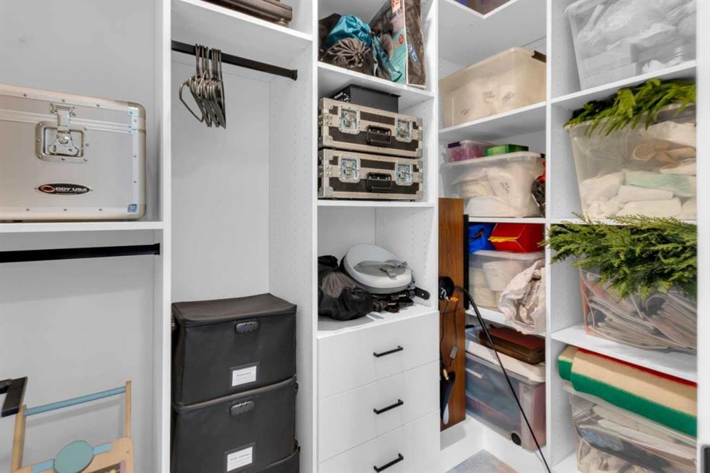 606 9 Avenue Ne, Calgary, AB - Indoor