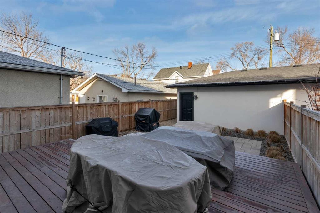 606 9 Avenue Ne, Calgary, AB - Outdoor With Deck Patio Veranda