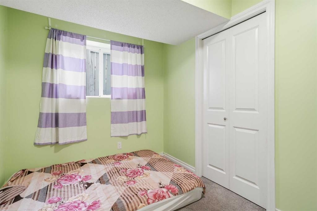 80 Taradale Drive South, Calgary, AB - Indoor Photo Showing Bedroom