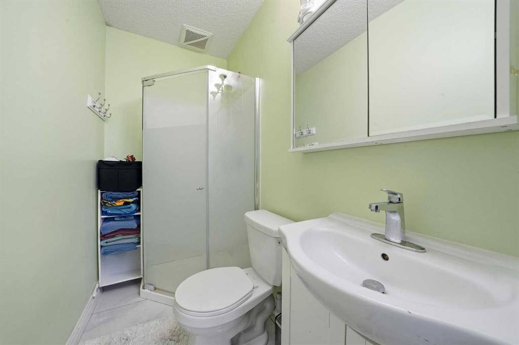 80 Taradale Drive South, Calgary, AB - Indoor Photo Showing Bathroom