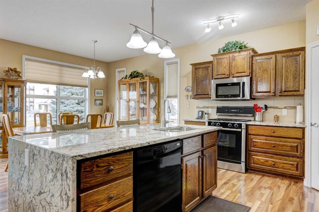7-43 Westlake Circle, Strathmore, AB - Indoor Photo Showing Kitchen