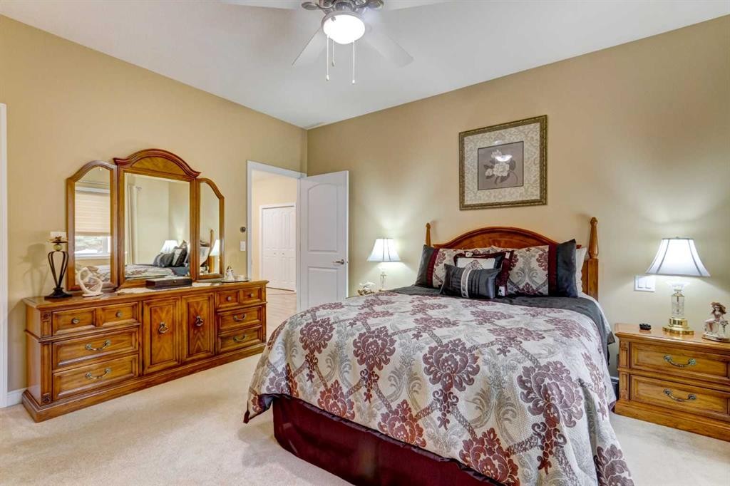 7-43 Westlake Circle, Strathmore, AB - Indoor Photo Showing Bedroom