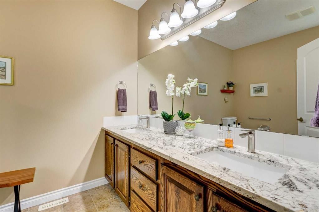 7-43 Westlake Circle, Strathmore, AB - Indoor Photo Showing Bathroom