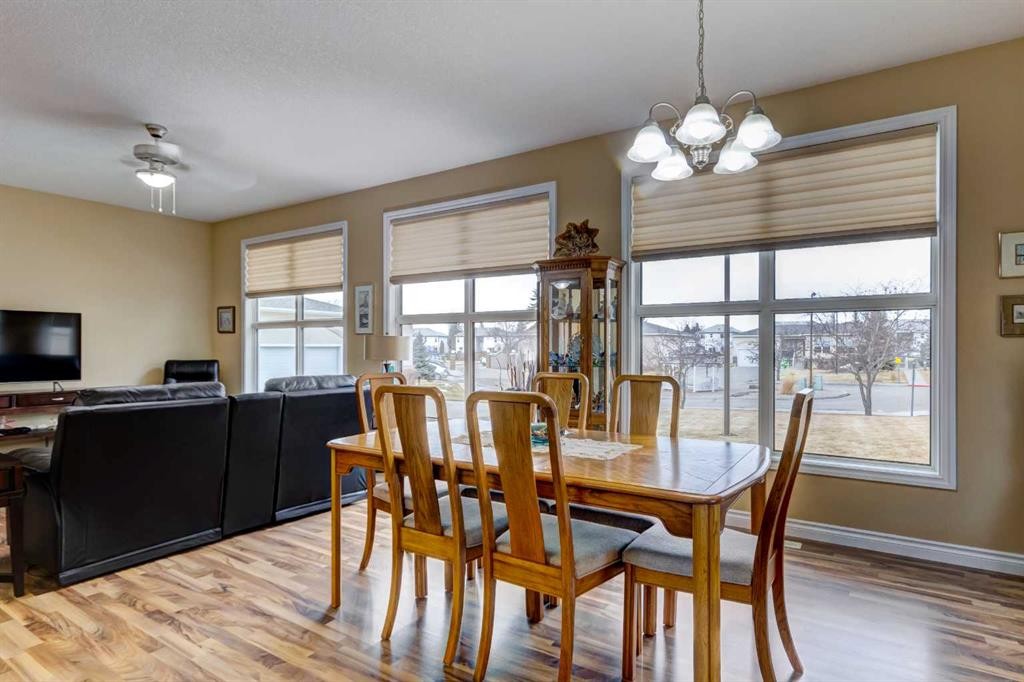 7-43 Westlake Circle, Strathmore, AB - Indoor Photo Showing Dining Room