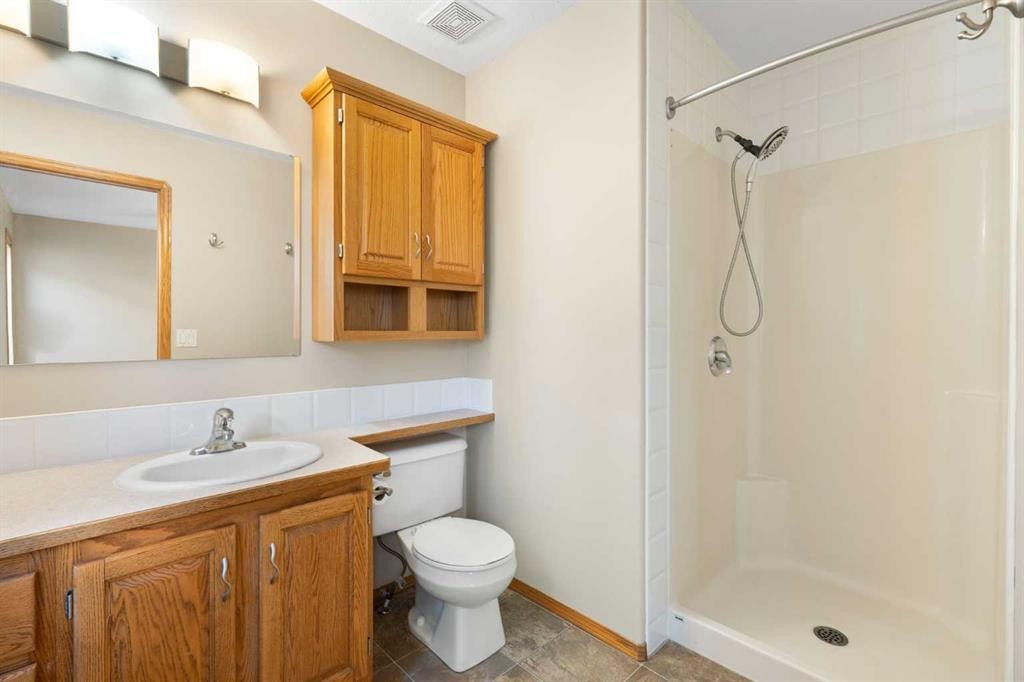 95 Cambridge Glen Drive, Strathmore, AB - Indoor Photo Showing Bathroom