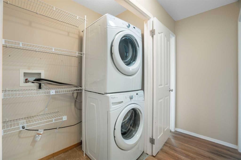 95 Cambridge Glen Drive, Strathmore, AB - Indoor Photo Showing Laundry Room
