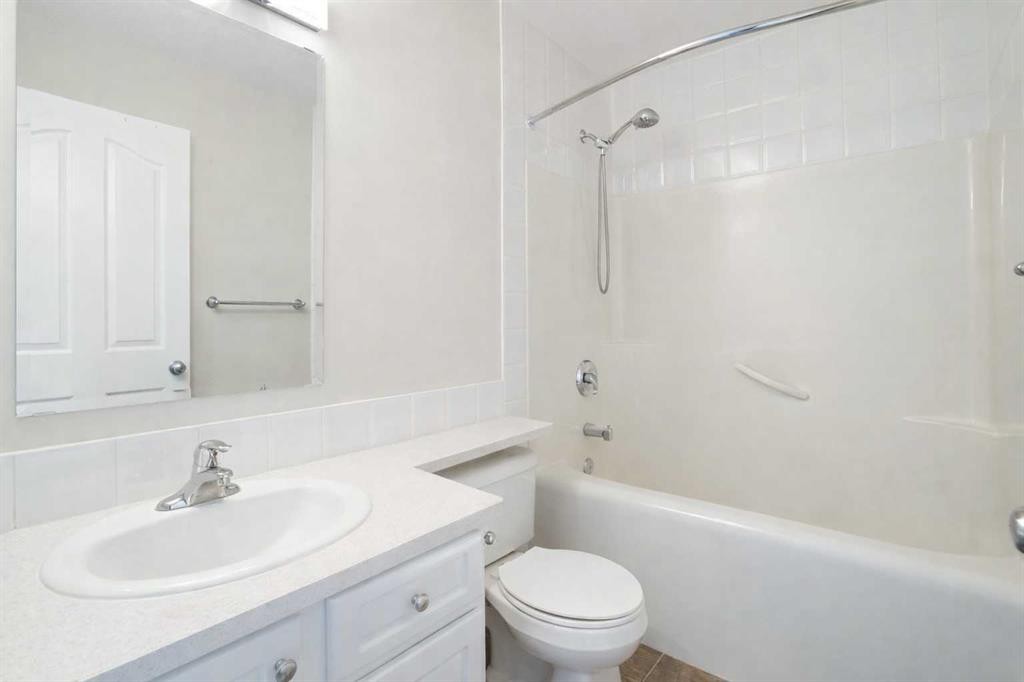 95 Cambridge Glen Drive, Strathmore, AB - Indoor Photo Showing Bathroom