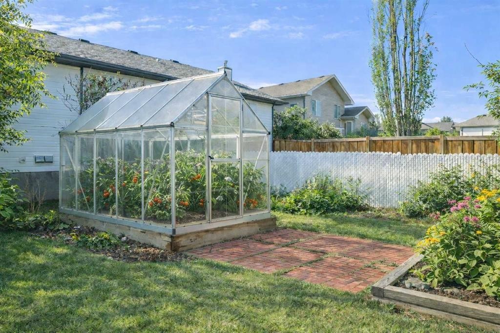 95 Cambridge Glen Drive, Strathmore, AB - Outdoor