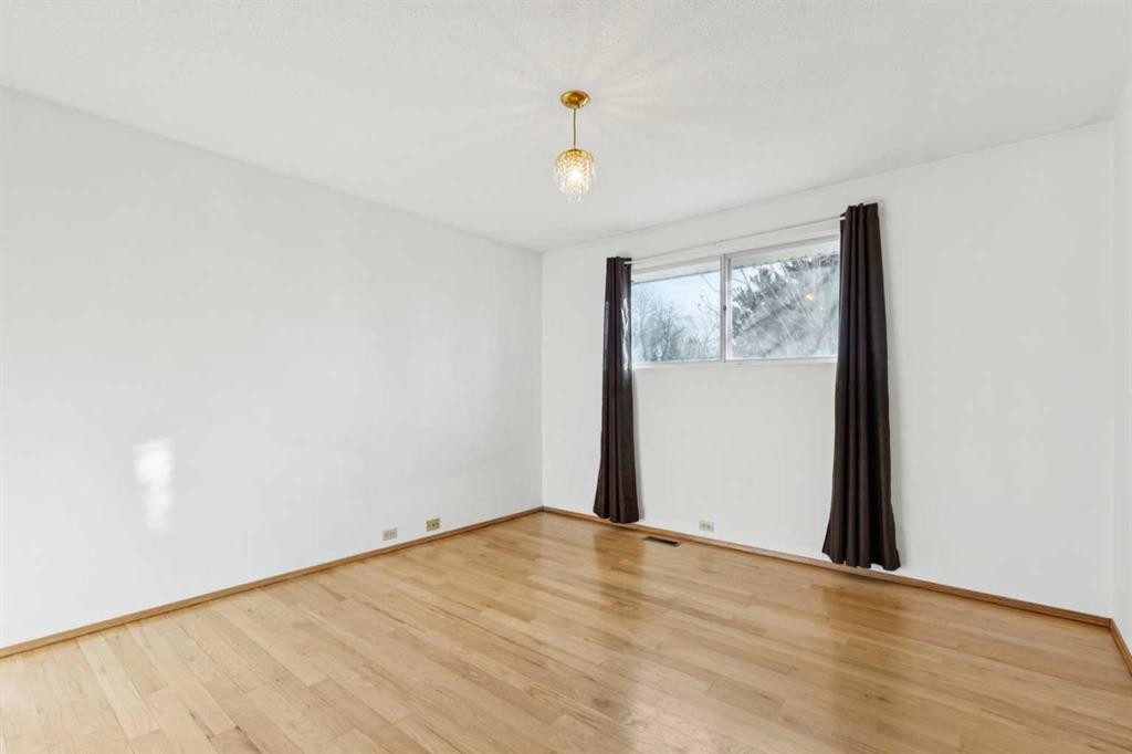 248 Huntcroft Road Ne, Calgary, AB - Indoor Photo Showing Other Room