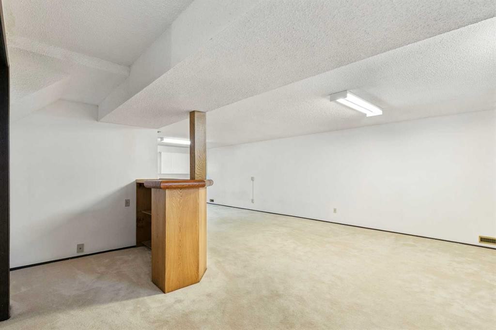 248 Huntcroft Road Ne, Calgary, AB - Indoor
