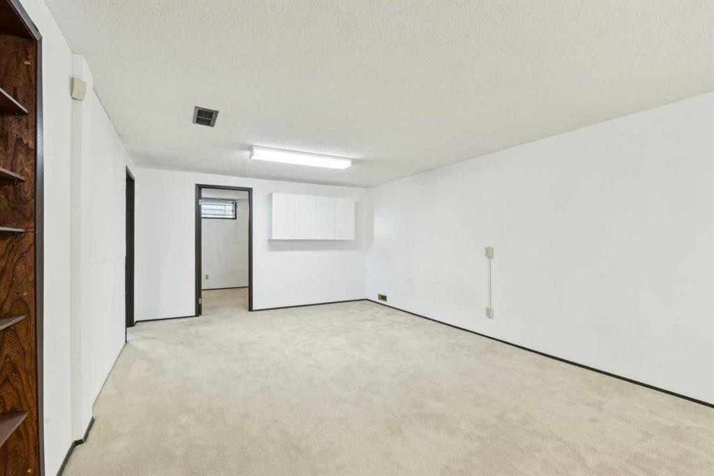 248 Huntcroft Road Ne, Calgary, AB - Indoor Photo Showing Other Room