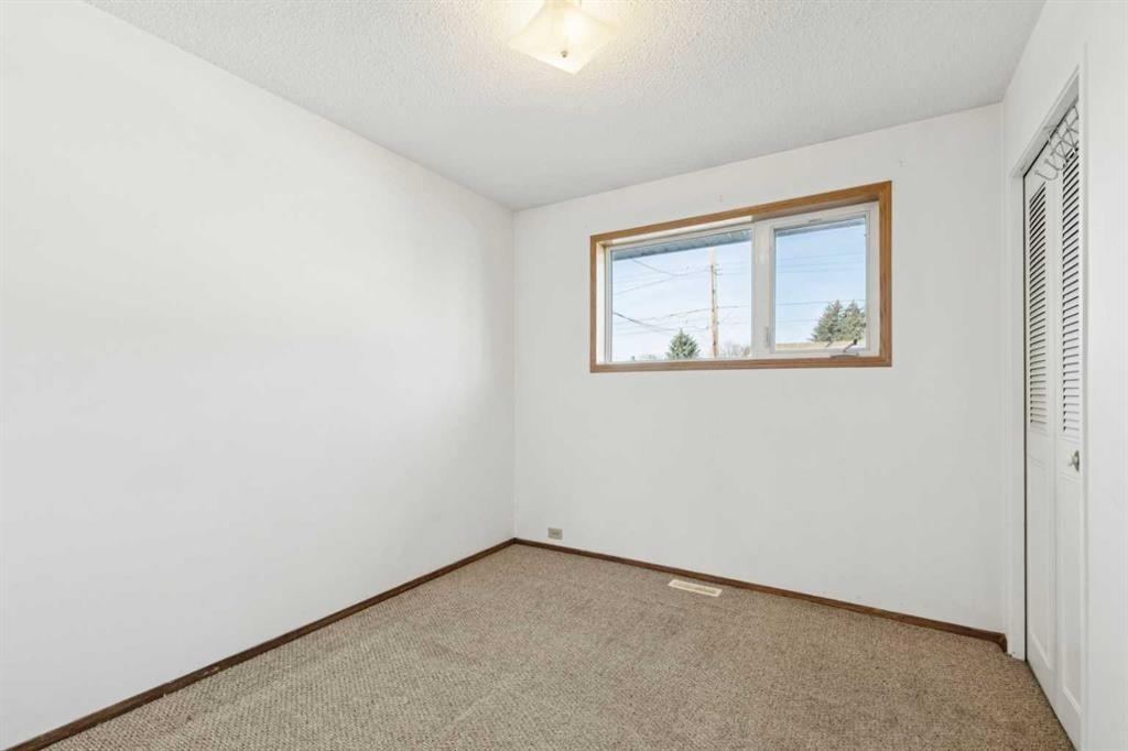 248 Huntcroft Road Ne, Calgary, AB - Indoor Photo Showing Other Room