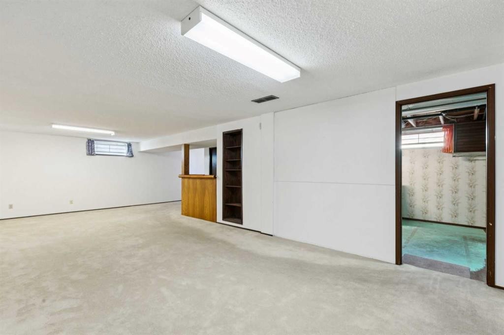 248 Huntcroft Road Ne, Calgary, AB - Indoor