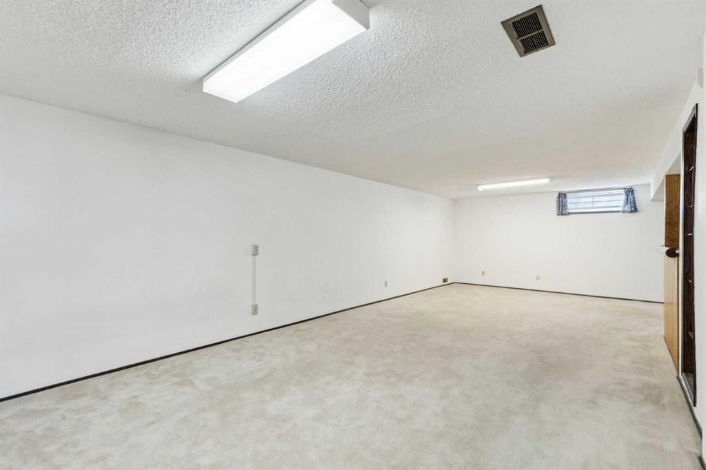 248 Huntcroft Road Ne, Calgary, AB - Indoor