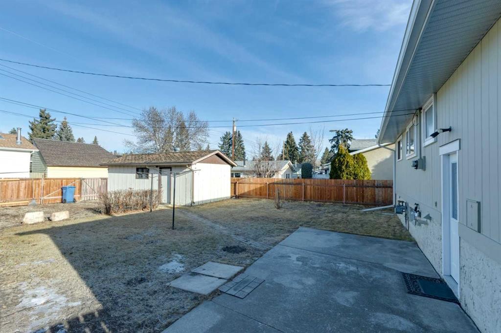 248 Huntcroft Road Ne, Calgary, AB - Outdoor