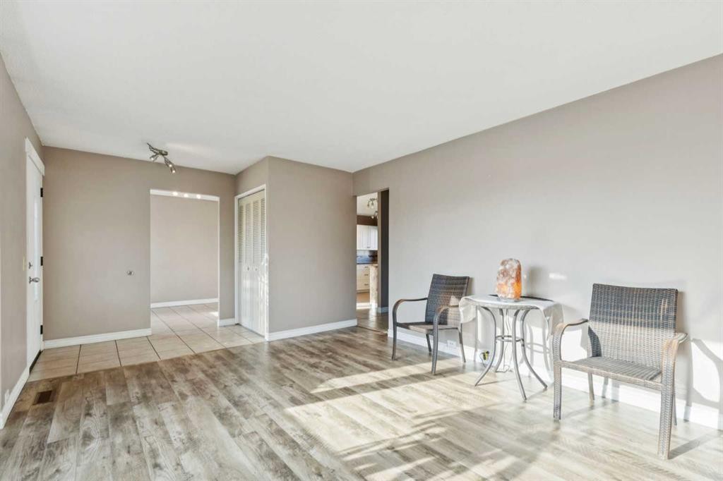 248 Huntcroft Road Ne, Calgary, AB - Indoor