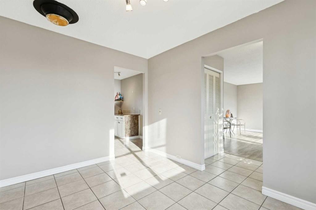 248 Huntcroft Road Ne, Calgary, AB - Indoor Photo Showing Other Room
