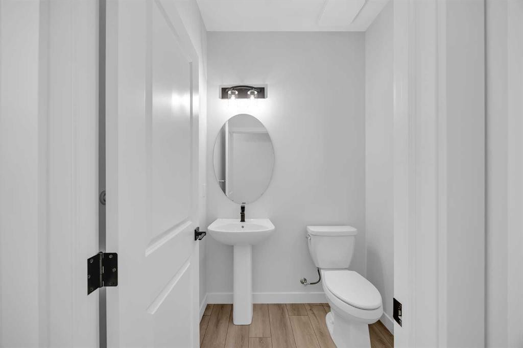 26 Versant Path Sw, Calgary, AB - Indoor Photo Showing Bathroom