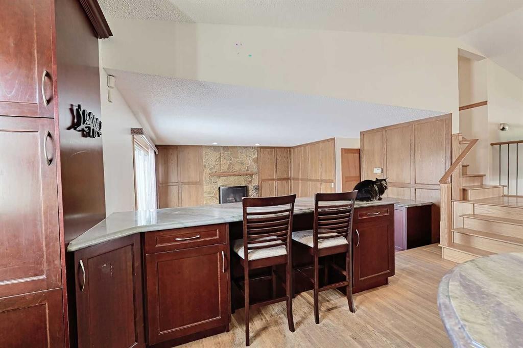 48 Bernard Way Nw, Calgary, AB - Indoor