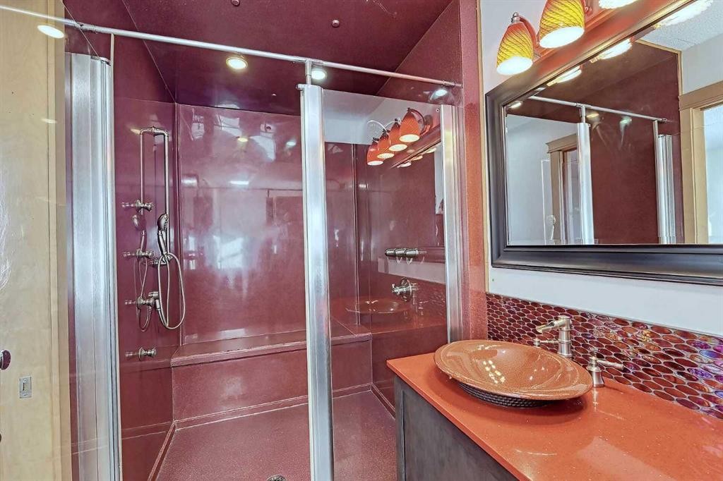 48 Bernard Way Nw, Calgary, AB - Indoor Photo Showing Bathroom