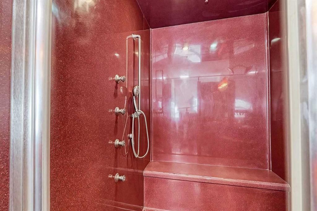 48 Bernard Way Nw, Calgary, AB - Indoor Photo Showing Bathroom