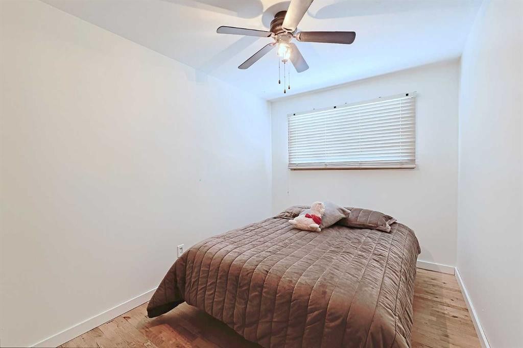 48 Bernard Way Nw, Calgary, AB - Indoor Photo Showing Bedroom