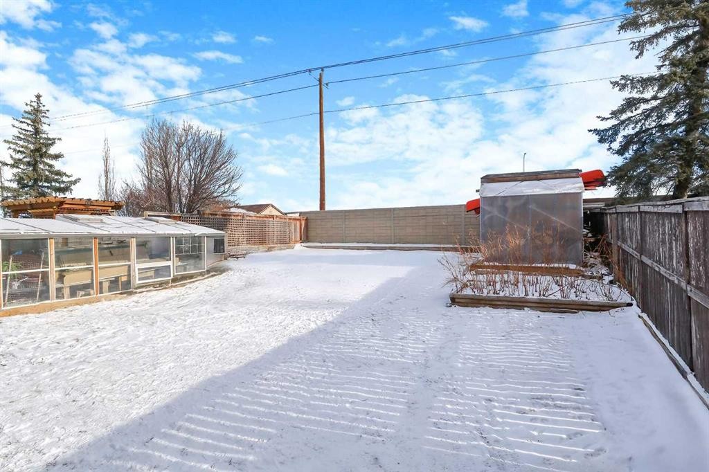 48 Bernard Way Nw, Calgary, AB - Outdoor