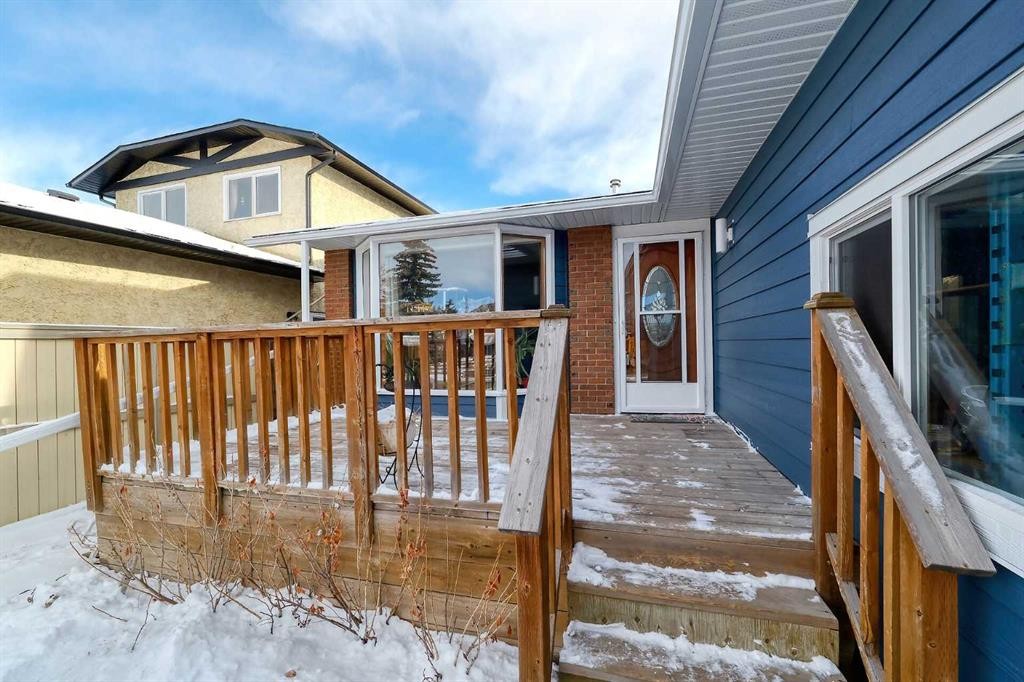 48 Bernard Way Nw, Calgary, AB - Outdoor