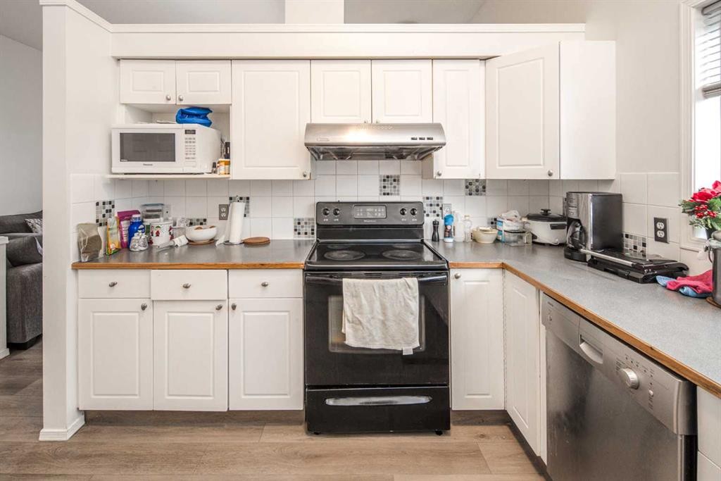 324 Harvest Rose Circle Ne, Calgary, AB - Indoor Photo Showing Kitchen