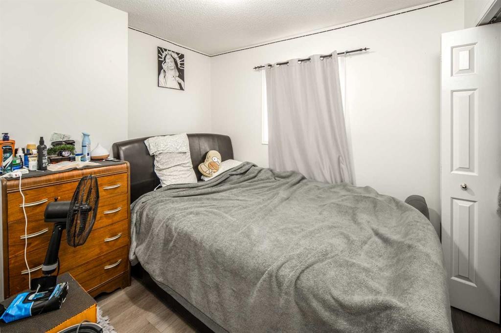 324 Harvest Rose Circle Ne, Calgary, AB - Indoor Photo Showing Bedroom