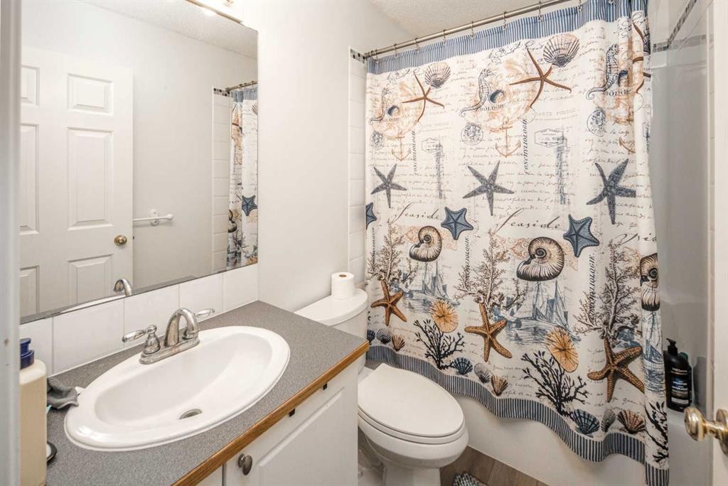 324 Harvest Rose Circle Ne, Calgary, AB - Indoor Photo Showing Bathroom