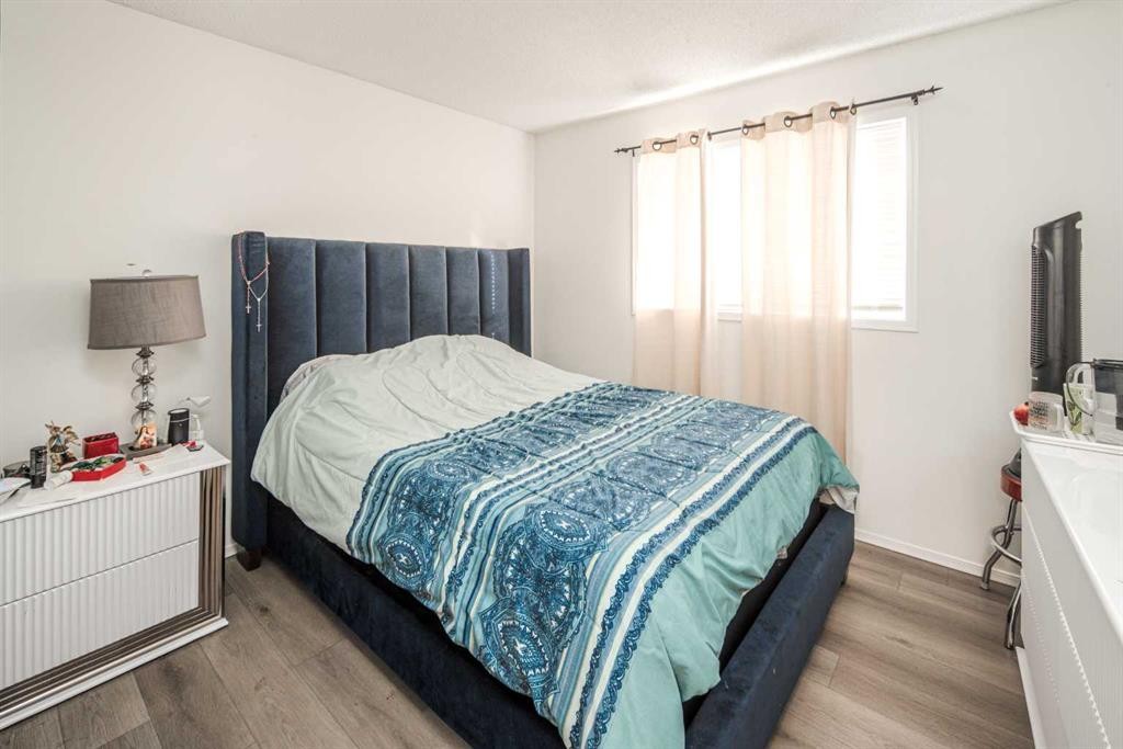 324 Harvest Rose Circle Ne, Calgary, AB - Indoor Photo Showing Bedroom