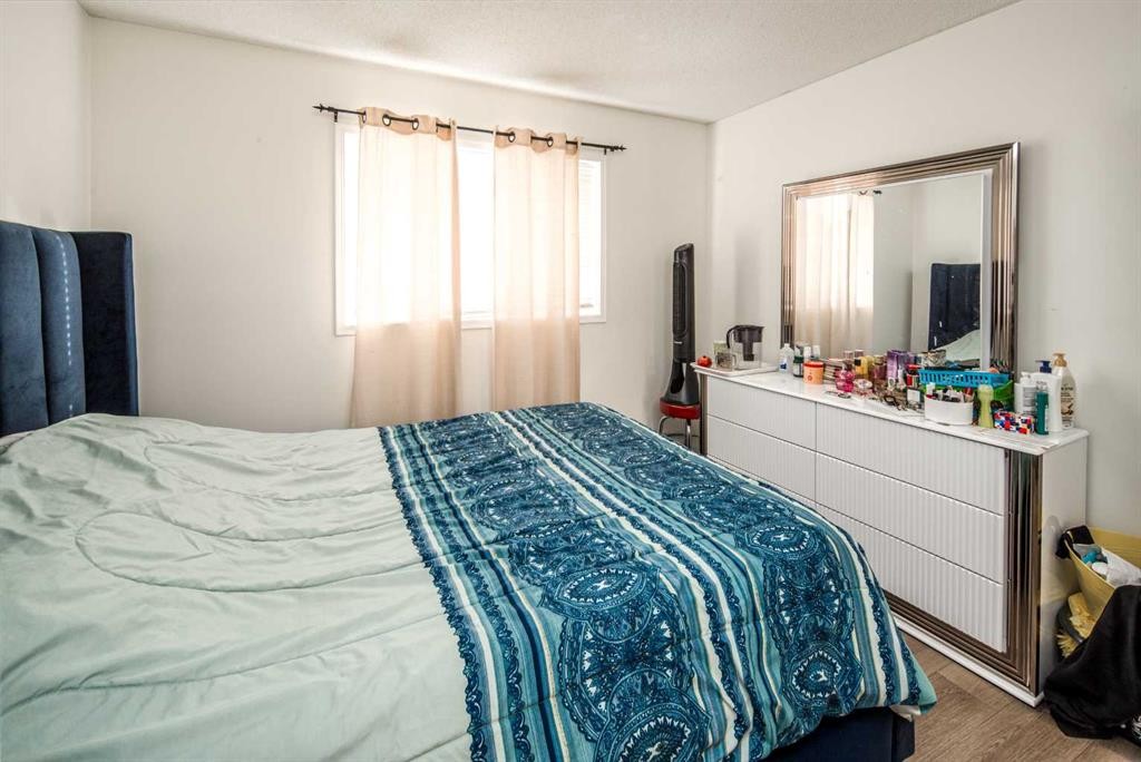 324 Harvest Rose Circle Ne, Calgary, AB - Indoor Photo Showing Bedroom