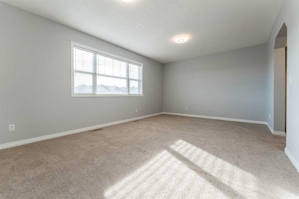 10 Everglen Crescent Sw, Calgary, AB - Indoor Photo Showing Other Room