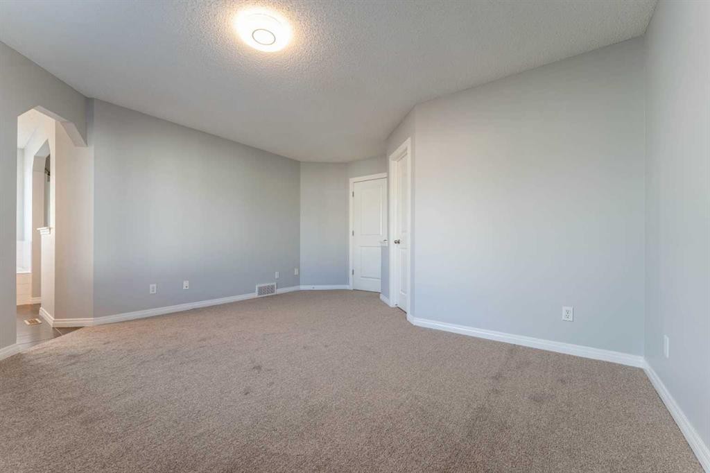 10 Everglen Crescent Sw, Calgary, AB - Indoor Photo Showing Other Room