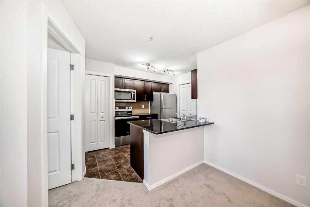 2324-81 Legacy Boulevard Se, Calgary, AB - Indoor Photo Showing Kitchen