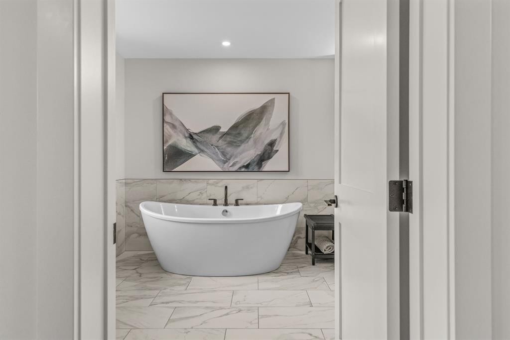 313-1408 Spring Creek Gate, Canmore, AB - Indoor Photo Showing Bathroom