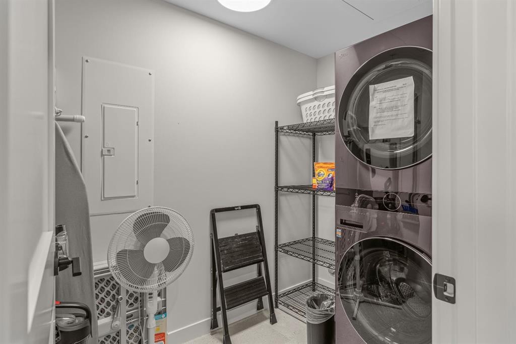 313-1408 Spring Creek Gate, Canmore, AB - Indoor Photo Showing Laundry Room