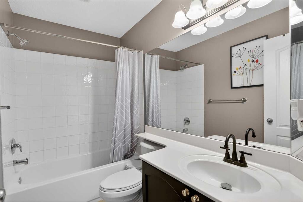69 Elkton Way Sw, Calgary, AB - Indoor Photo Showing Bathroom