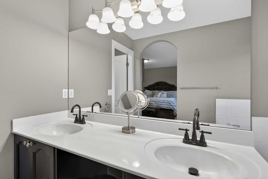 69 Elkton Way Sw, Calgary, AB - Indoor Photo Showing Bathroom