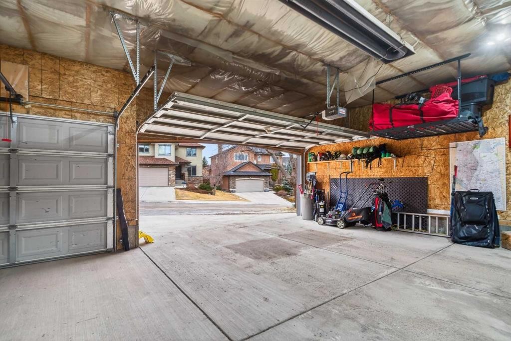 69 Elkton Way Sw, Calgary, AB - Indoor Photo Showing Garage