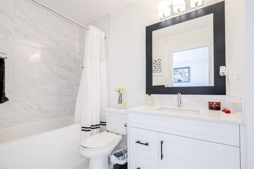 2401-200 Seton Circle Se, Calgary, AB - Indoor Photo Showing Bathroom