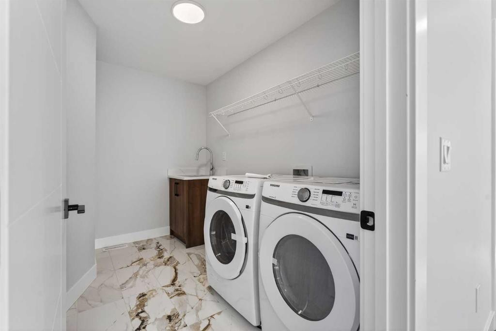 202 Kinniburgh Loop, Chestermere, AB