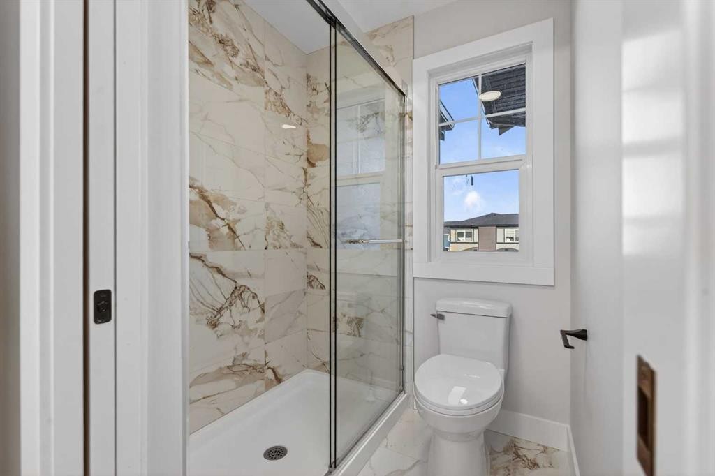 202 Kinniburgh Loop, Chestermere, AB