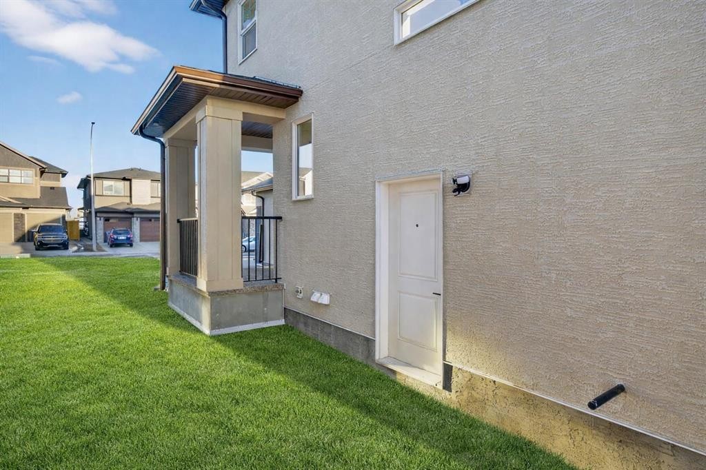 202 Kinniburgh Loop, Chestermere, AB