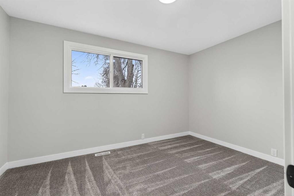 127 Lynnview Way Se, Calgary, AB