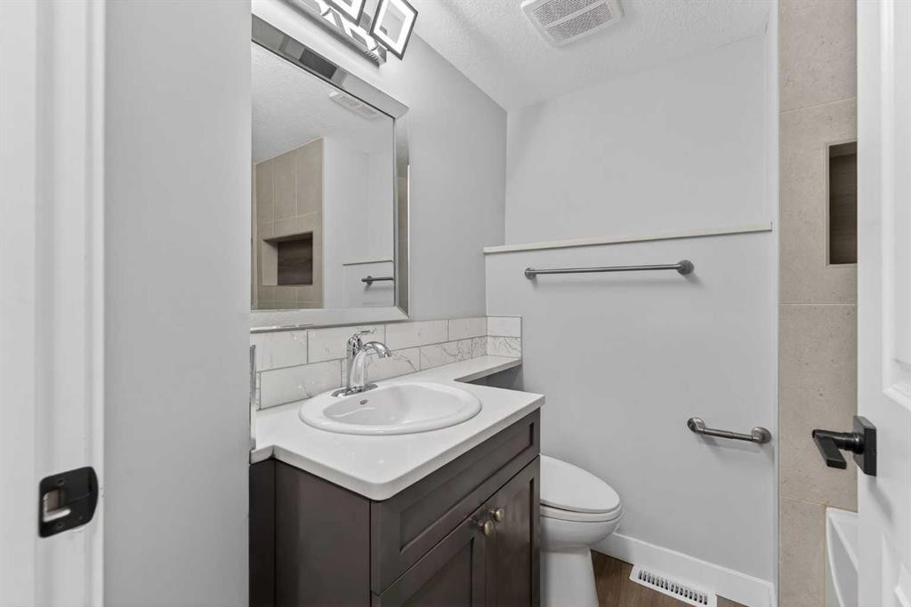 127 Lynnview Way Se, Calgary, AB