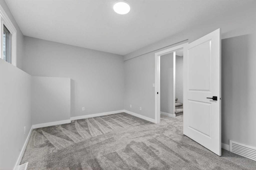 127 Lynnview Way Se, Calgary, AB