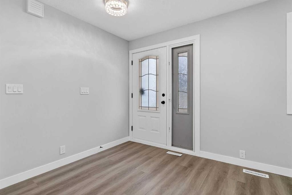 127 Lynnview Way Se, Calgary, AB