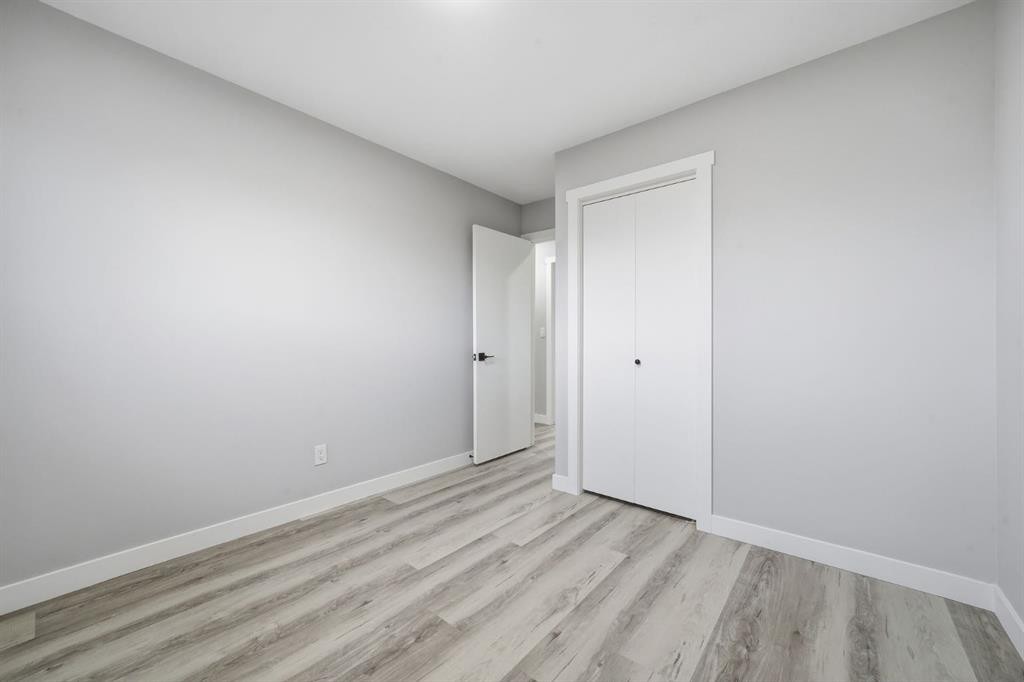 2309 50 Street Ne, Calgary, AB - Indoor Photo Showing Other Room